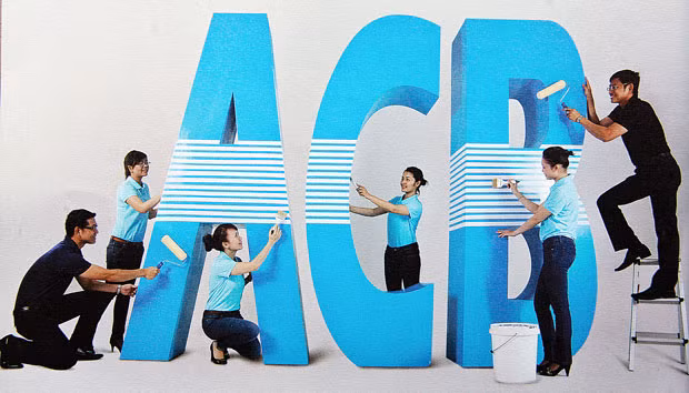 Cũng trong quý 1 năm nay, ACB cũng gây chú ý khi số lượng nhân sự đã tăng trở lại sau khi giảm mạnh năm 2013. Cụ thể ngân hàng đã tuyển mới 308 nhân sự, đưa tổng số cán bộ nhân viên lên 9.099 người.