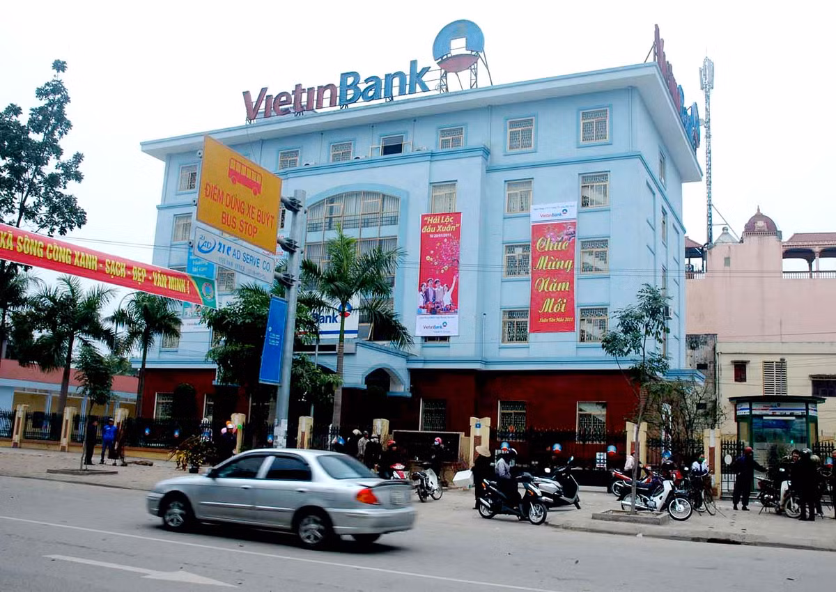 Tiếp theo phải kể đến Ngân hàng TMCP Công thương Việt Nam (Vietinbank). Trong báo cáo tài chính hợp nhất quý 1/2014, Vietinbank có lợi nhuận sau thuế tăng 9,35% lên 1.139,96 tỷ đồng, trong khi lợi nhuận trước thuế là 1.457,7 tỷ đồng, tăng 6,4% so với cùng kỳ năm trước.