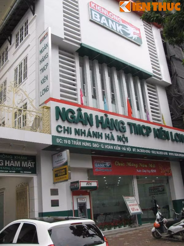 Chi nhánh Hà Nội của Ngân hàng TMCP Kiên Long đặt tại số 19B Trần Hưng Đạo rất bắt mắt bởi màu sắc tươi sáng.