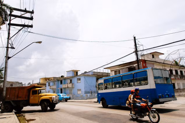 Cuba: Để mua một chiếc xe mới ở Cuba gần như là điều không thể, bởi quốc gia này áp mức thuế lên đến 400% cho các dòng xe mới. Do đó, bạn phải mua 1 chiếc Peugeot 508 ở Cuba với giá của một chiếc Lamborghini Aventador. Mặc dù điều luật hạn chế mua xe ban hành năm 1959 được gỡ bỏ vào cuối năm 2013, nhưng dân Cuba chỉ mới mua có 50 chiếc xe hơi và 4 chiếc mô tô trong 6 tháng nửa đầu năm 2014.
