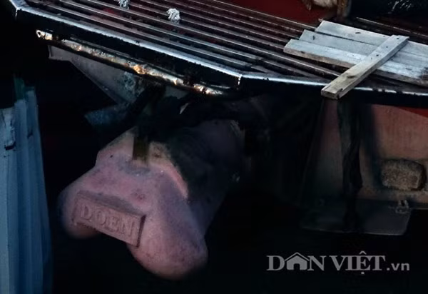 Xuồng có động cơ đẩy Waterjet thay thế dùng chân vịt đơn thuần nên không sợ bị cuốn dây, sợ đá hay vật trôi ngầm và không bị mắc cạn khi đi vào vùng nước nông.