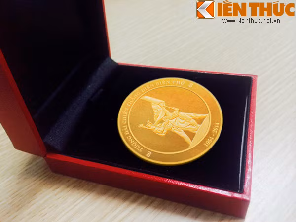 Đồng tiền Lộc kim mạ vàng.