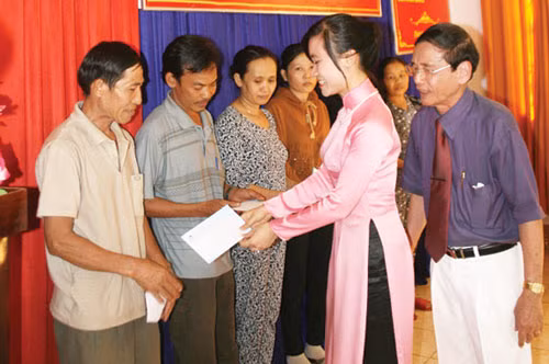 Ông Lê Ân cùng vợ cũng tích cực tham gia các chương trình từ thiện. Vị đại gia này còn lập hẳn một quỹ từ thiện mang tên Lê Ân.