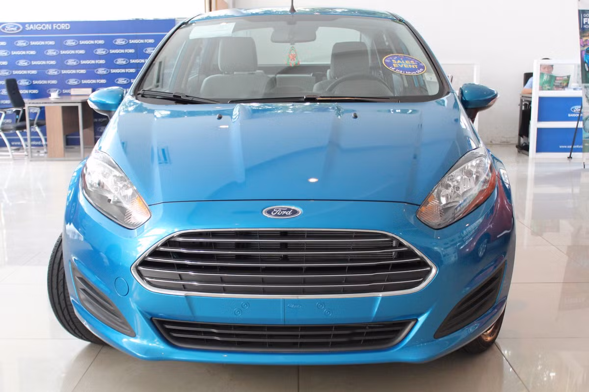 Ford Fiesta Sedan với ưu điểm vận hành cảm giác lái thể thao, tính năng tiện nghi và an toàn trang bị tốt.