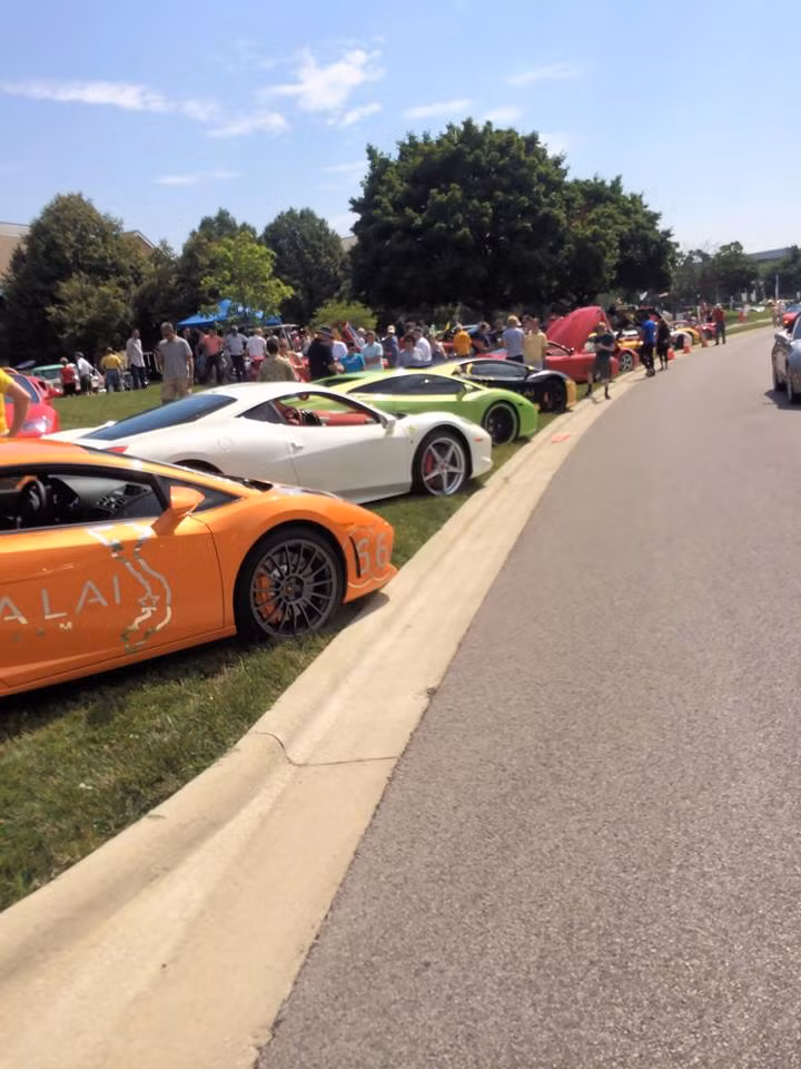 Một siêu xe mang hình bản đồ Việt Nam trên thân xe tại sự kiện. Được biết, cách đây không lâu, Gia Lai Team cũng mang 10 chiếc xe dán hình bản đồ Việt Nam gồm 2 quần đảo Hoàng Sa và Trường Sa đến tham dự hành trình siêu xe GoldRush Rally tại Mỹ.