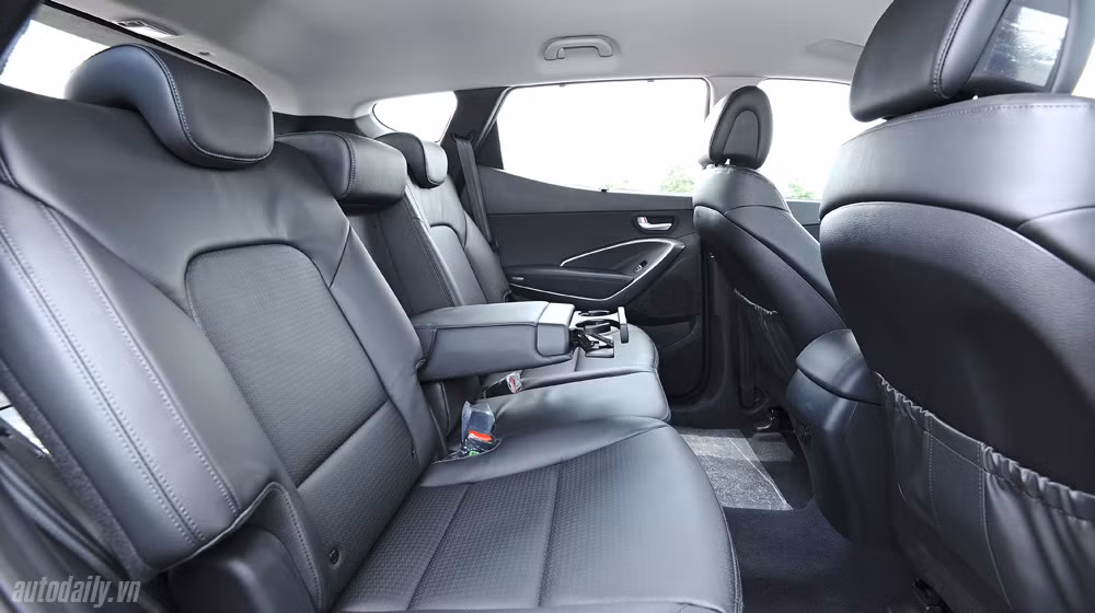 Hàng ghế thứ 2 của Santa Fe được bố trí rất hợp lý.