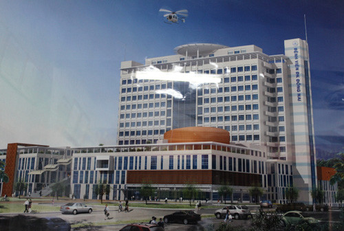 Ngoài hai tòa cao ốc trên, Bệnh viện đa khoa Đồng Nai cũng xây dựng bãi đáp dành cho trực thăng trên nóc tòa nhà để phục vụ mục đích cấp cứu. Với những ca bệnh nặng, cần cấp cứu khẩn cấp, bệnh viện sẽ điều máy bay chuyên chở bệnh nhân tới các cơ sở y tế uy tín trong khu vực và quốc tế nếu người bệnh có nhu cầu.