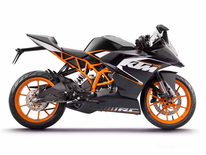 Ngoài thiết kế nổi bật cùng khối động cơ mạnh mẽ, KTM RC 125 2014 vẫn sở hữu các trang bị công nghệ và tính năng giống như phiên bản đã từng được ra mắt. Cụ thể, phần trung tâm là một màn hình LCD đa chức năng, lốp xe Metzeler cỡ lớn, bình nhiên liệu với dung tích 9,8 lít và hệ thống chống bó cứng phanh Bosch 9MB ABS có thể tùy chỉnh hoạt động...