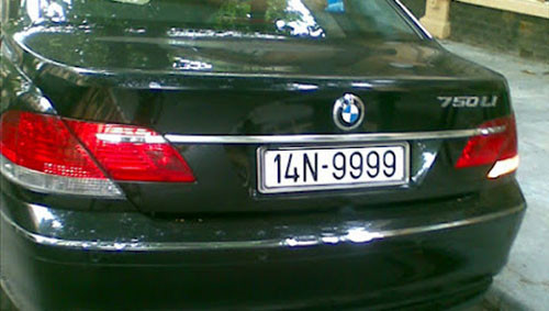 Biển tứ quý 9 thuộc sở hữu của BMW 750 Li. Biển số này tượng trưng cho sự vĩnh cửu và viên mãn.