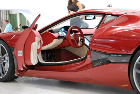 Gói pin 92 kWh giúp Concept 1 có thể đi được 600 km cho một lần sạc đầy. Theo hãng xe Rimac Automobili (Croatia), chỉ có 88 xe được sản xuất.