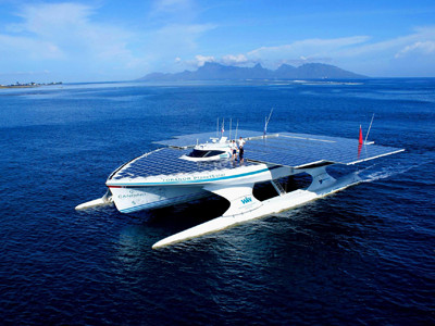Ngày 29/8/2010, du thuyền MS Turanor PlanetSolar, trị giá 15 triệu euro đã đến vịnh Nha Trang. Tàu dài 31 m, rộng 15 m và cao 6,1 m, trọng lượng 95 tấn, có thể đạt tốc độ tối đa 13 hải lý/giờ. Đây là con tàu năng lượng mặt trời lớn nhất thế giới.