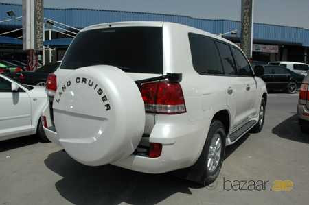 Xe được trang bị hệ dẫn động 4 bánh cho xe vận hành linh hoạt.