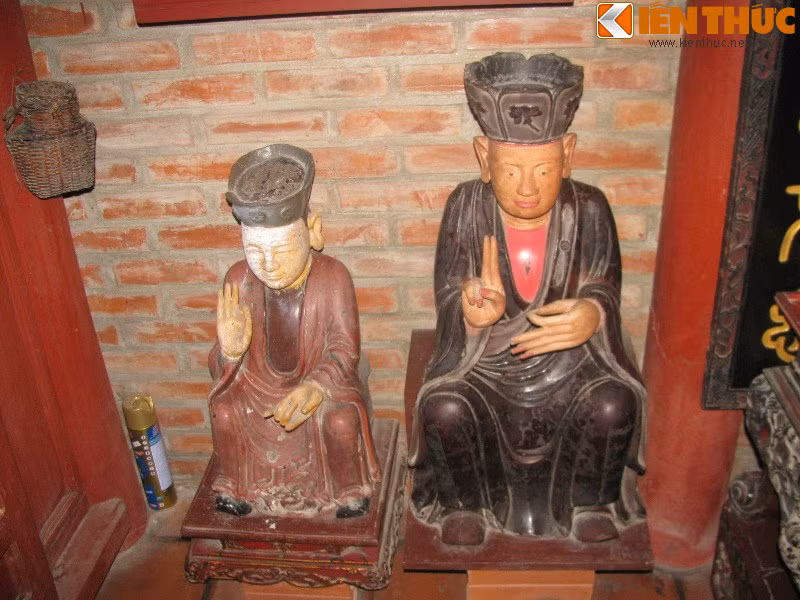 Anh Phương kể, những năm 1990, nguồn tượng rất phong phú, nhiều người dân còn cất giữ tượng trong nhà nên mua tượng rất dễ. Có những chuyến đi về Hà Tây (cũ), Nam Định, Hà Nam, Bắc Ninh, bắt gặp nhiều pho tượng độc đã làm dày thêm bộ sưu tập của anh.