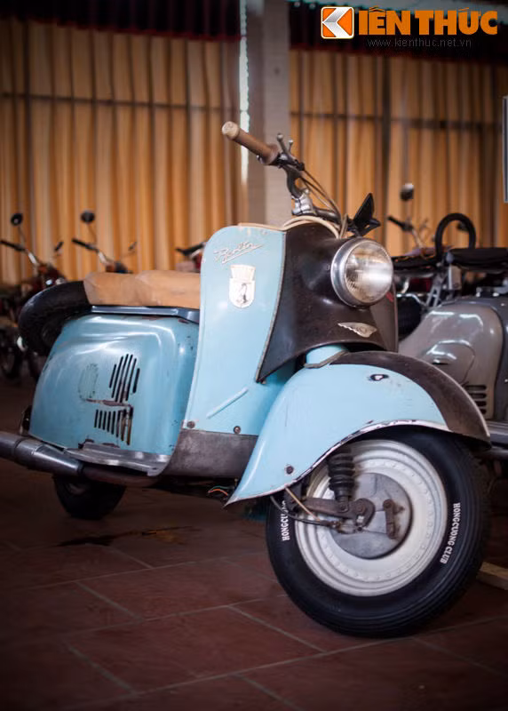 Dòng xe Scooter Berlin SR 59 được sản xuất tại nhà máy IWL của Đông Đức vào năm 1959 với động cơ 2 thì, dung tích xi-lanh 143cc. Công suất động cơ 8 mã lực, hộp số tay 4 cấp, làm mát bằng không khí. Xe đạt tốc độ tối đa 82km/h.