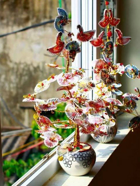 Cây lộc tiền chủ yếu được làm bằng các loại tiền giấy mệnh giá thấp.