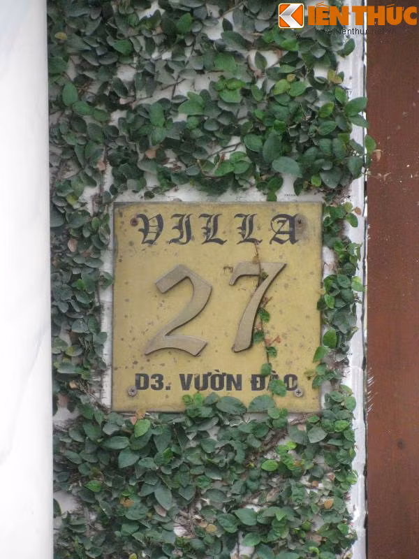 Số nhà phù hợp với phong cách thiết kế biệt thự nhiều cây lá.