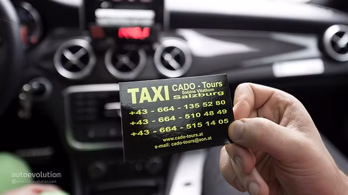 Phóng viên của trang Autoevolution có cơ hội làm khách hàng một ngày trên taxi hạng sang của Sabine. Ở Salzburg, cũng giống một số thành phố đặc biệt khác trên thế giới, Mercedes E-class làm taxi là chuyện thường.
