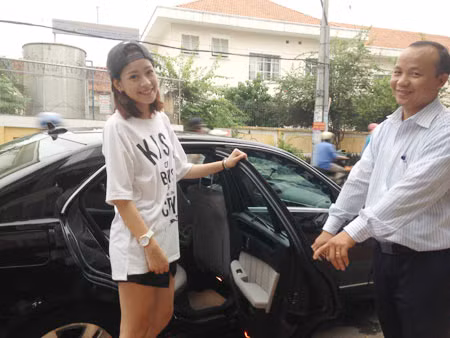 Ngay sau khi dịch vụ này ra mắt tại TP HCM, nhiều tên tuổi nổi bật trong làng giải trí Việt như: ca sĩ Hoàng Thùy Linh, diễn viên Chi Pu, diễn viên Hồng Ánh... đều trải nghiệm dịch vụ thú vị này.