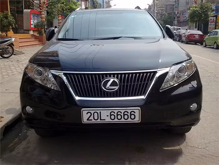 Một đại gia ở Thái Nguyên cũng tậu Lexus tiền tỷ với biển tứ quý 6.