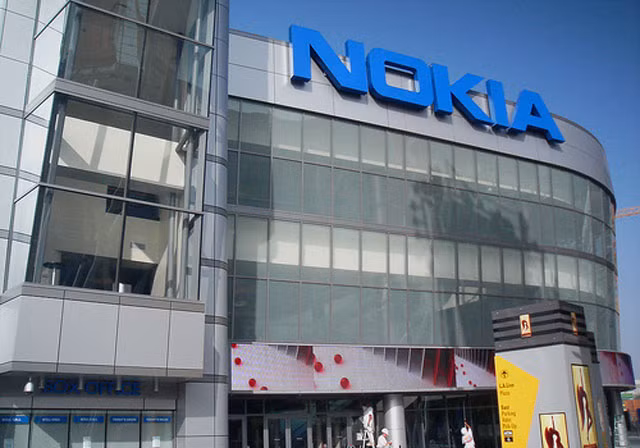 Sau khi thuộc về Microsoft, mảng Thiết bị và Dịch vụ của Nokia sẽ đổi tên thành MicrosoftMobile Oy (Oy là tiếng Phần Lan, có nghĩa là công ty), đồng thời hoạt động như một công ty con tách biệt. Ở Việt Nam, văn phòng đại diện của Nokia có thể sẽ thành văn phòng đại diện Microsoft Mobile Oy.