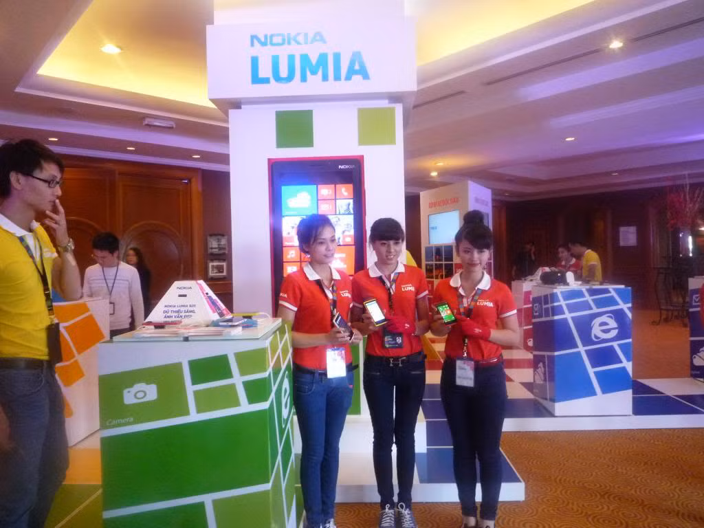 Nhóm thiết bị Microsoft sẽ bao gồm mảng điện thoại thông minh và máy tính bảng Lumia, điện thoại Nokia, phần cứng Xbox, Surface, các sản phẩm và phụ kiện của Perceptive Pixel (PPI).