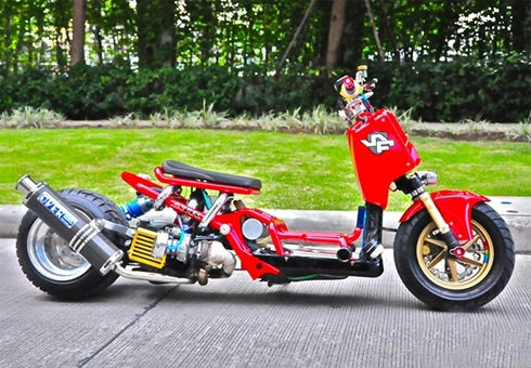 Chiếc thứ 3 cũng được kéo dài trục cơ sở, tổng thể xe được sơn lại và gầm hạ thấp tăng tính thể thao.