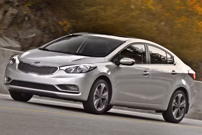 Những điểm mạnh về thiết kế, công nghệ cùng việc đi xuống của Toyota Corolla Altis vốn đang ở cuối dòng đời sản phẩm đã giúp Kia K3 có doanh số ấn tượng 298 xe trong tháng 8. Tuy nhiên, mẫu xe này cũng sẽ phải nỗ lực giữ khách khi đối thủ Corolla Altis chính thức ra phiên bản mới vào cuối tháng 9 này.