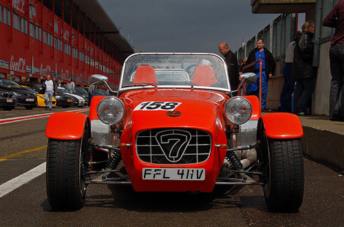 Caterham Seven trị vì 55 năm kể từ khi ra đời vào năm 1957. Colin Chapman từng khai tử vài lần mẫu xe mà ông nói là mình thiết kế 1 tuần nhưng Caterham vẫn tồn tại và Seven là một biểu tượng.