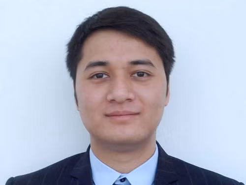 Nguyễn Minh Nhật (sinh năm 1988) thành viên HĐQT Công ty cổ phần Đầu tư Alphanam, con trai của ông Nguyễn Tuấn Hải - Chủ tịch Alphanam. Mới đây Minh Nhật chào mua 9,6 triệu cổ phiếu, tương đương 40 tỷ đồng.