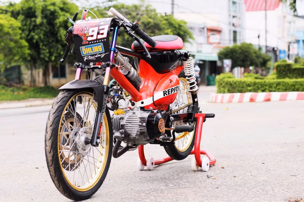 Tuy xe được độ lại gọn gàng và nổi bật nhưng vẫn mang dáng dấp của chiếc Cup huyền thoại. Đây quả là một tuyệt phẩm Honda Cup độ. Nguồn ảnh: Chợ VNRCB.