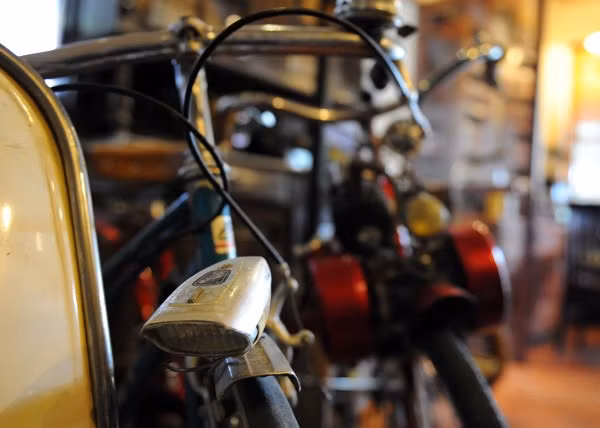 Không chỉ có giá trị về vật chất, giá trị lịch sử, mỗi đồ vật được ông chủ sưu tầm về đều mang theo cả một câu chuyện dài.