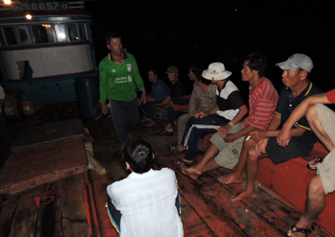 Ngư dân trên tàu vẫn chưa hết bàng hoàng trước hành vi của Trung Quốc.