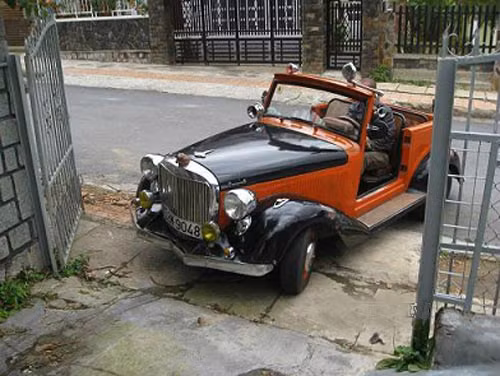 Ngoài 2 chiếc xe trên, chiếc Austin Morris cũng được cho là của Công tử Bạc Liêu Trần Trinh Huy. Đây là loại xe cổ, được sản xuất vào đầu thế kỷ XX.