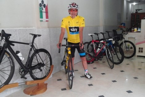 Ông Nguyễn Hữu Vũ và bộ xe đạp thể thao gồm những thương hiệu hàng đầu châu Âu hiện nay.