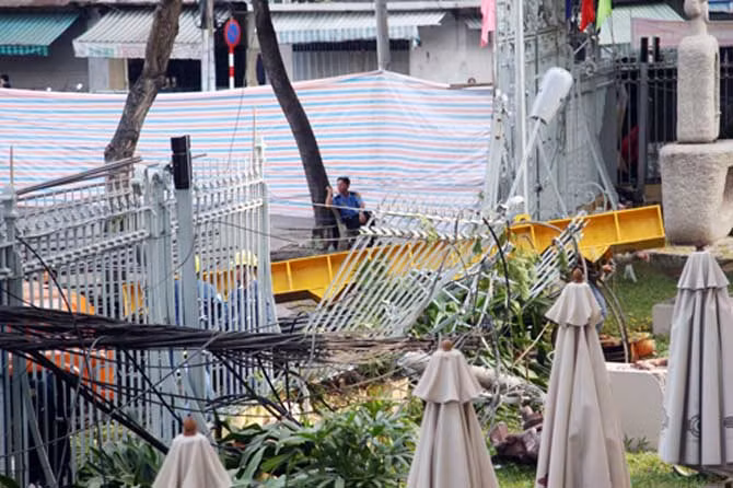 Sau khi khắc phục sự cố, chủ đầu tư phải trình lại phương án thi công cho Sở Xây dựng để thẩm định về công trình tòa tháp đôi The One.