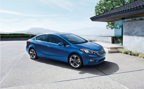 Kia Forte: Dòng sedan Forte do nhà sản xuất xe hơi Kia chế tạo khoác lên mình diện mạo đầy tính thẩm mỹ với đường nét duyên dáng, mềm mại. Nhờ hệ thống đèn pha HID, băng ghế sau có hệ thống sưởi, hay thậm chí bộ gương bên có thể gập lại khiến phiên bản này vượt xa các mẫu khác cùng chủng loại.