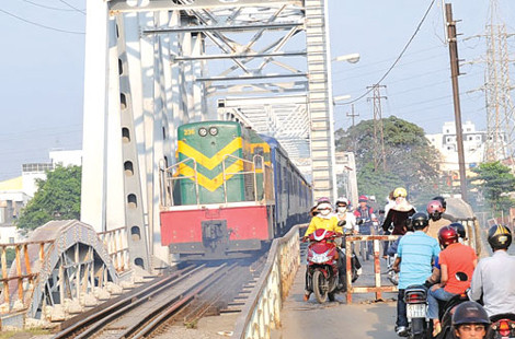 Hệ thống đường sắt Việt Nam được đánh giá đang trong tình trạng cầm cự. Ảnh: Thanh Niên