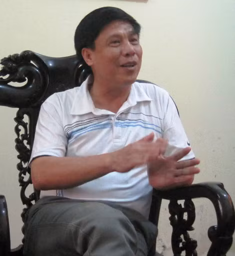 Ông Phạm Quốc Bảo - Chánh văn phòng UBND huyện Cẩm Thủy trao đổi với PV về vụ việc.