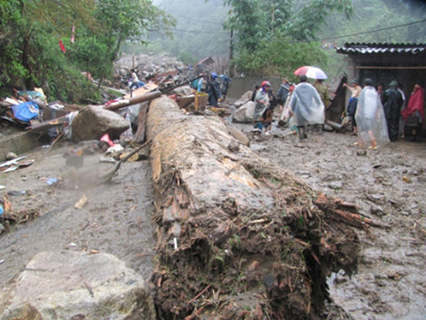 Bản Khoang (huyện Sa Pa - Lào Cai) tan hoang sau lũ. Ảnh: Tiền Phong