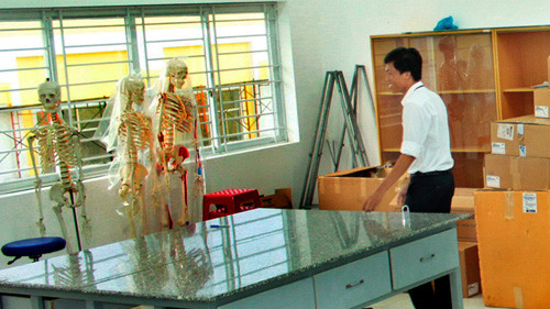 Một phòng chứa thiết bị phục vụ giảng dạy sinh viên ngành y của ĐH Trà Vinh. Ảnh: Tuổi Trẻ