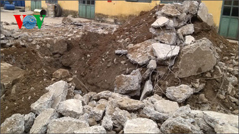 Nhiều điểm chôn thuốc trừ sâu hết hạn sử dụng được cơ quan chức năng phát hiện.