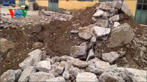 Nhiều điểm chôn thuốc trừ sâu hết hạn sử dụng được cơ quan chức năng phát hiện.