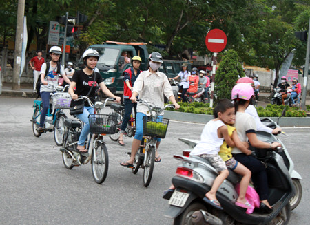 Số lượng học sinh đi xe đạp điện ở thành phố Đông Hà liên tiếp tăng theo các năm.