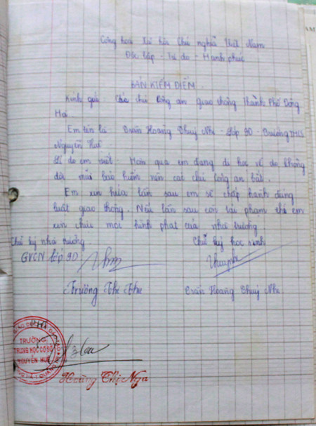 Ngoài việc chịu các hình thức xử phạt theo pháp luật, các em học sinh phải viết một bản kiểm điểm có xác nhận của gia đình và nhà trường.
