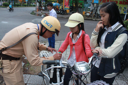 Với tất cả các trường hợp vi phạm, CSGT sẽ tiến hành tạm giữ phương tiện chờ người đại diện hợp pháp đến xử lý.