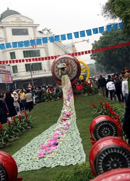 Lễ hội tổ chức hoành tráng, trụ sở khánh thành khang trang, gây lãng phí cho ngân sách. Ảnh minh họa.