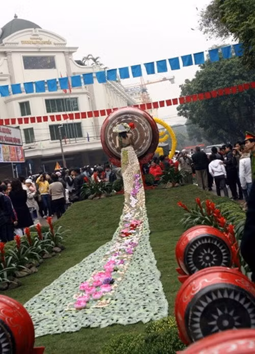 Lễ hội tổ chức hoành tráng, trụ sở khánh thành khang trang, gây lãng phí cho ngân sách. Ảnh minh họa.