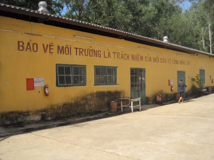 Trong khuôn viên công ty Nicotex Thanh Thái vẫn luôn có dòng chữ “BẢO VỆ MÔI TRƯỜNG LÀ TRÁCH NHIỆM CỦA MỖI CÁN BỘ, CÔNG NHÂN VIÊN”. Vậy mà...