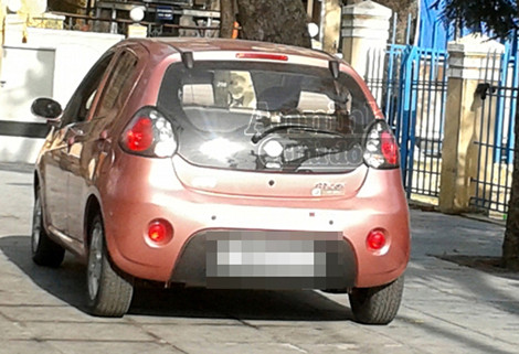 Nhiều người nghi ngờ nam thanh niên đêm đi "bay" quá liều nên sáng vẫn còn "ngáo đá".