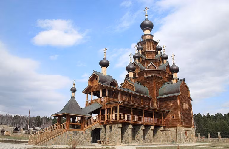 8. Nhà thờ Đức Mẹ ở Sanarka Thượng.